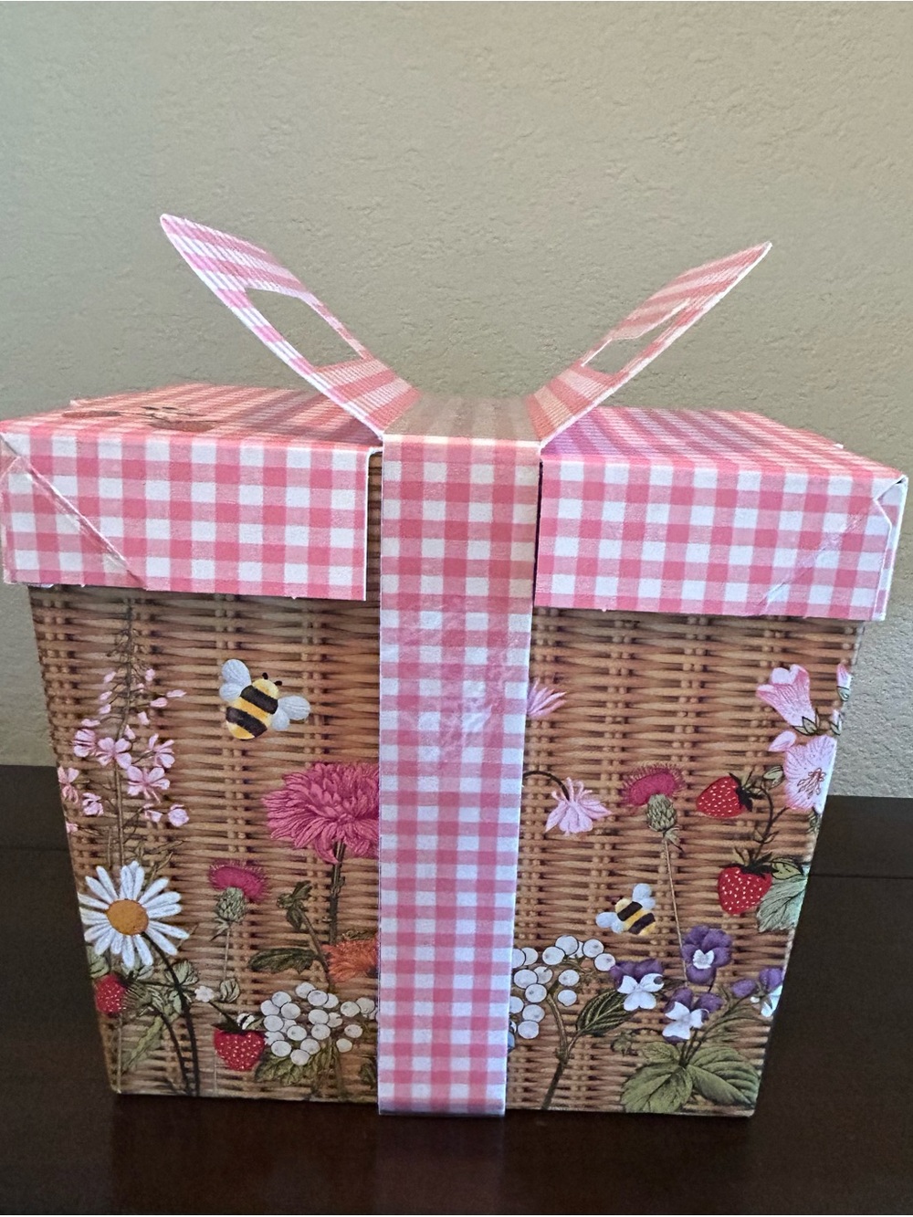 Bath & Body Works Pink Gingham Gift Set with Floral Candle & Fragrance All new. - Picture 2 of 12